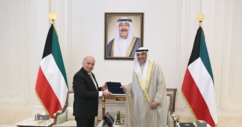 سمو ولي العهد يتسلم دعوة موجهة لسمو الأمير من الرئيس العراقي لحضور القمتين العربية والتنموية