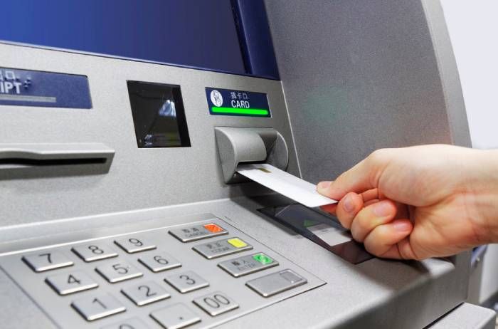 عندي إيقاف خدمات اقدر اسحب من الصراف في السعودية