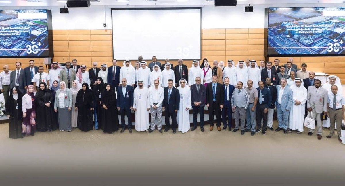 جامعة الإمارات تكرّم أعضاء الهيئتين التدريسية والإدارية من أصحاب الخدمة المميزة