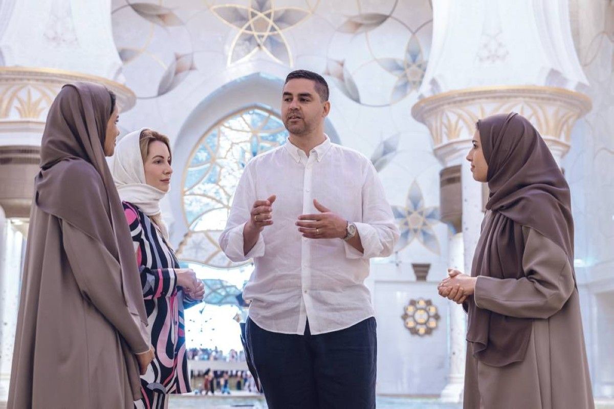 نائب رئيس وزراء مالطا يزور جامع الشيخ زايد الكبير