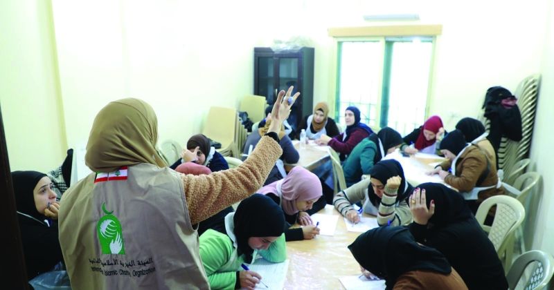 المستفيدات من المشروع في إحدى ورش التدريب