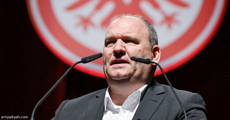 رئيس آينتراخت فرانكفورت: زوجتي منعتني من النادي