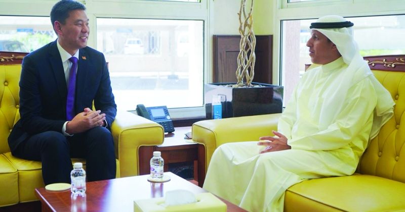 الوسمي مستقبلاً سفير قيرغيزستان