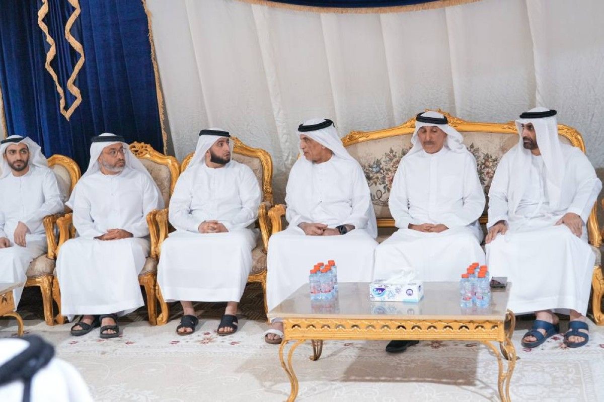 سعود بن صقر يعزي في وفاة موزة بنت عبدالله الحبسي