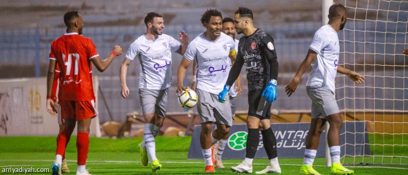 الطائي ينهض برباعية العربي