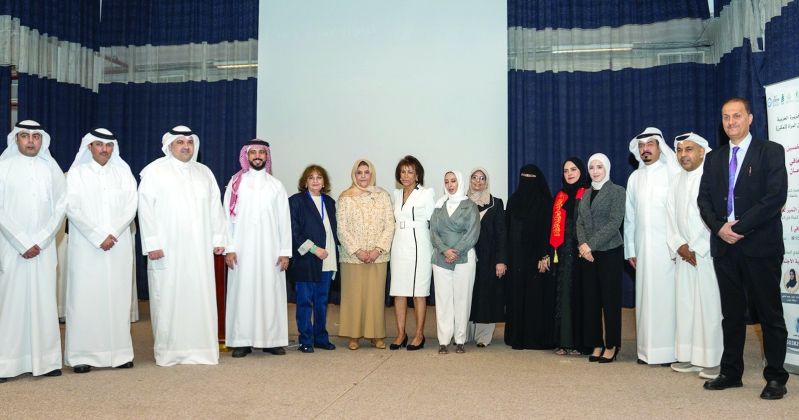 المشاركون في المؤتمر في لقطة جماعية