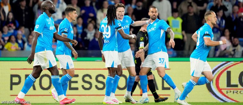 نابولي يتصدر بثنائية تورينو