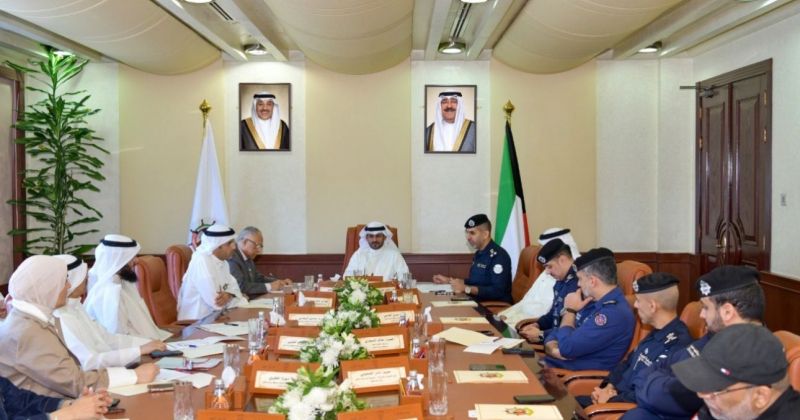 محافظ مبارك الكبير يجتمع إلى 20 جهة حكومية: تسريع وتيرة الإنجاز وتعزيز انسيابية المعاملات