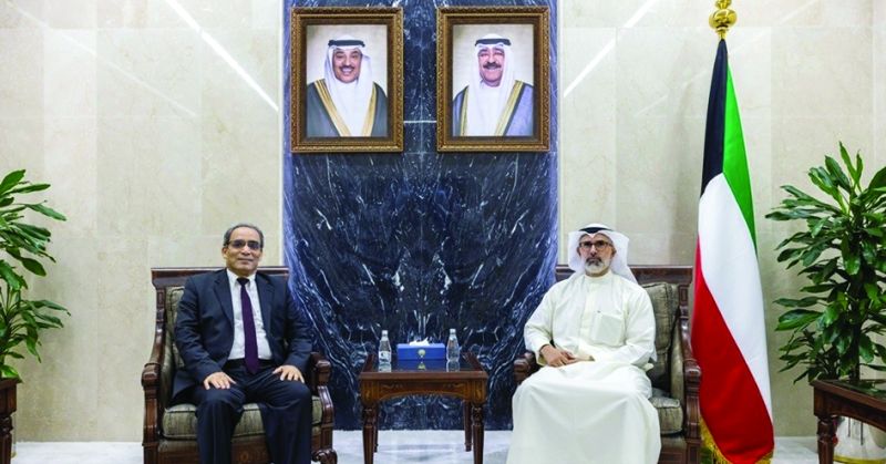 نائب وزير الخارجية مُستقبلاً السفير الجزائري