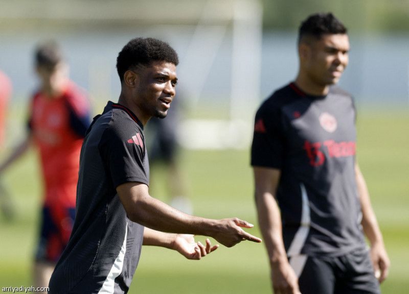 ديالو ودي ليخت ينتظمان في تدريبات «الشياطين»