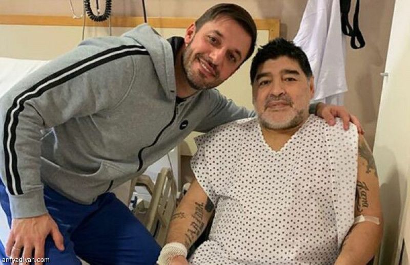 طبيب العناية المركزة: نقل مارادونا إلى المنزل.. خطأ