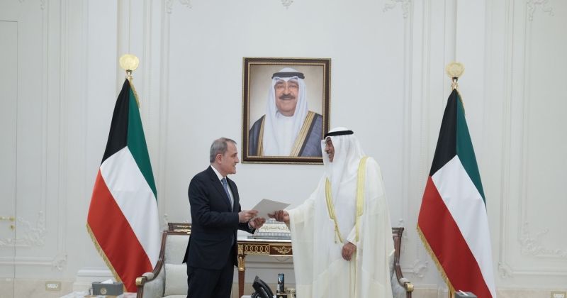 سمو ولي العهد يتسلم رسالة موجهة إلى سمو الأمير من رئيس أذربيجان