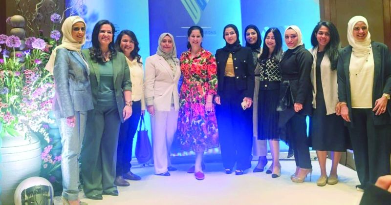 الشيخة انتصار السالم مُتوسّطة عدداً من «جرّاحات الكويت»