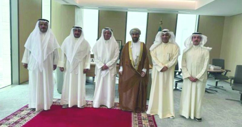 رئيس وأعضاء «الأعلى» للقضاء خلال استقبالهم السفير الخروصي