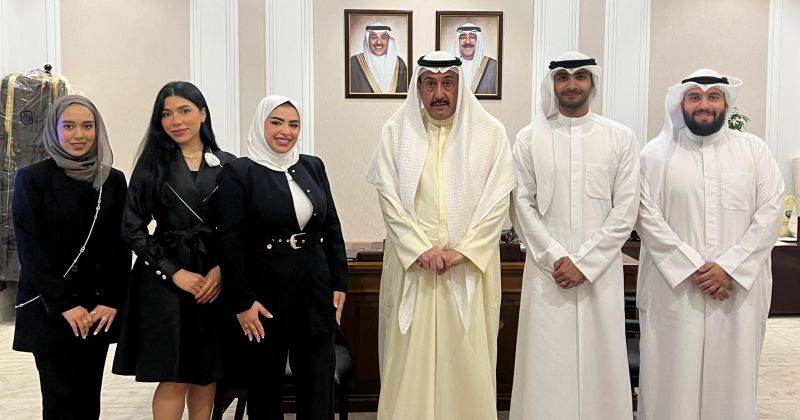 الحمود يكرم الفائز بالمركز الثاني في التحدي العالمي للذكاء الاصطناعي