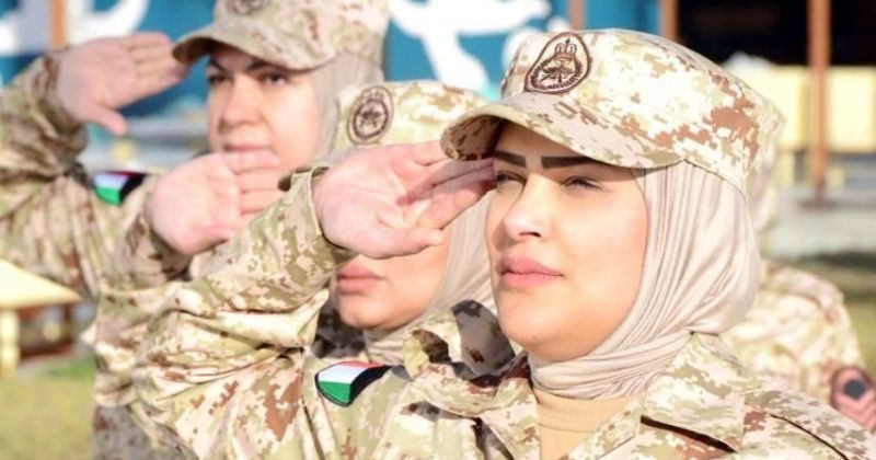 «الدفاع» تفتح باب التطوع للعنصر النسائي للالتحاق بالخدمة العسكرية الأحد