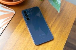 أفضل الهواتف المتوسطة 2025.. 4 خيارات لا تخرج عنها