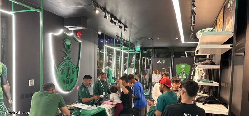 مدرج الأهلي يبدأ من المتجر