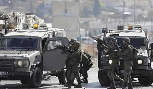الاحتلال الإسرائيلي يحتجز مئات المواطنين على مدخل طولكرم ونور شمس