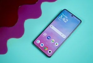 أفضل الهواتف المتوسطة 2025.. 4 خيارات لا تخرج عنها