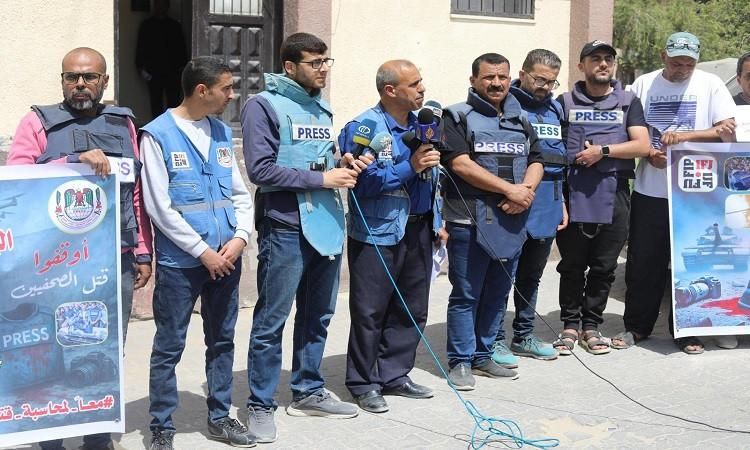 صحفيو غزة يحيون اليوم العالمي لحرية الصحافة