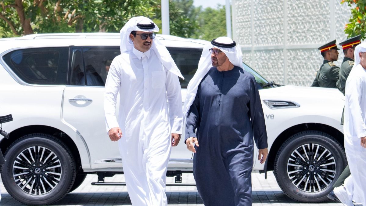 سمو الأمير يصل الإمارات