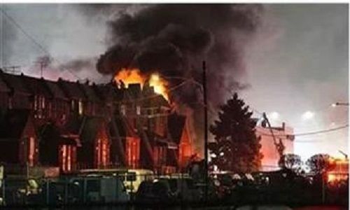 تحطم طائرة فوق منازل بولاية كاليفورنيا الأمريكية