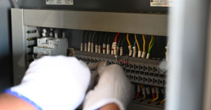 «الكهرباء» تنجز صيانة 76 في المئة من وحداتها ومقطّراتها