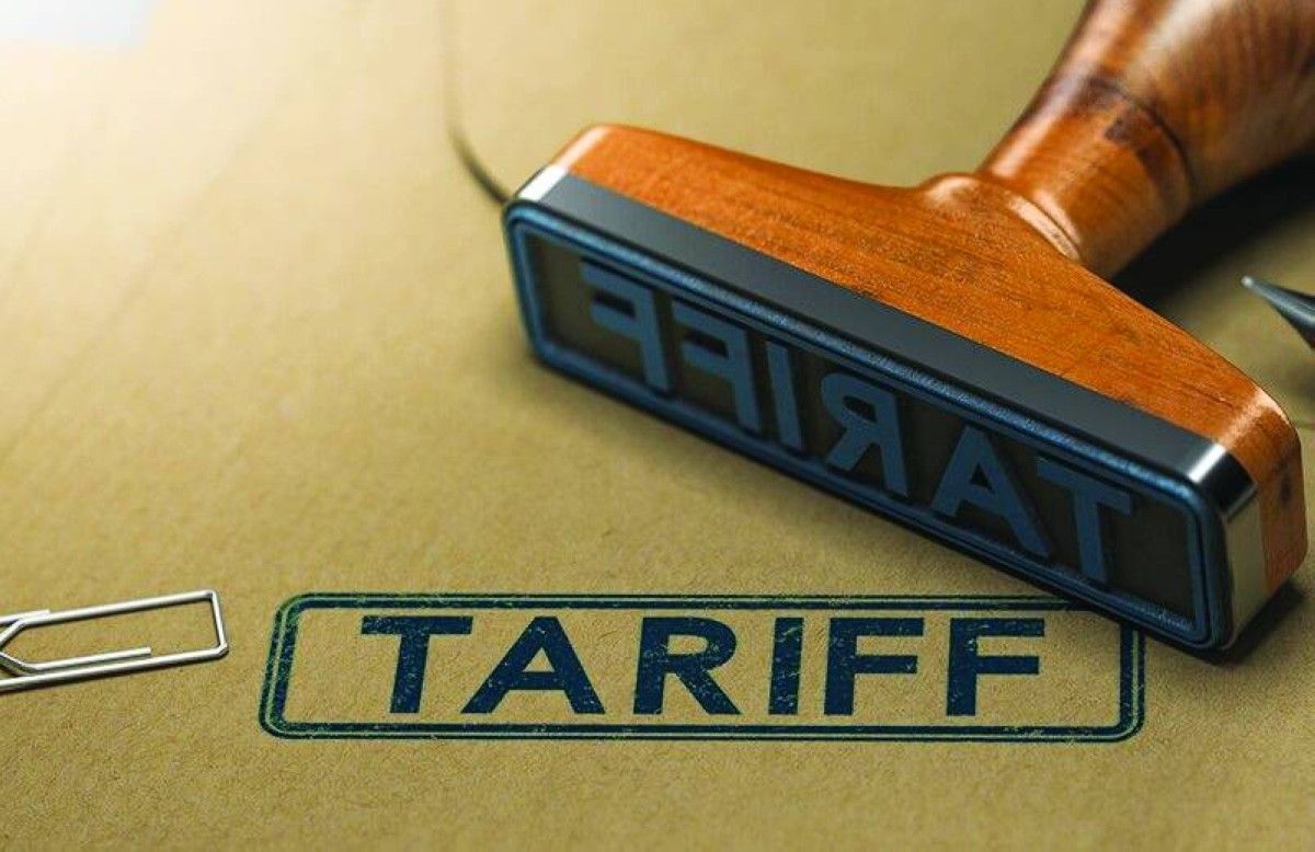 تداعيات الرسوم الجمركية تطل برأسها على الاقتصاد العالمي