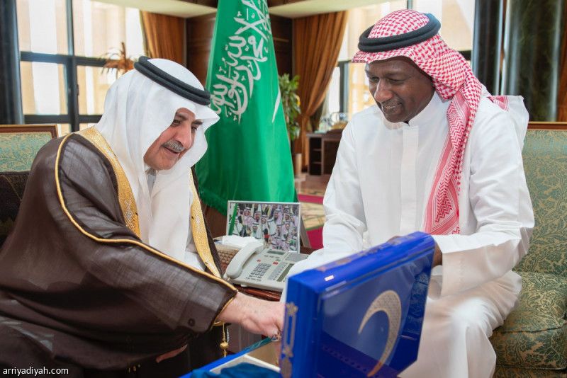 أمير تبوك يستقبل ماجد ويتسلم العضوية الفخرية