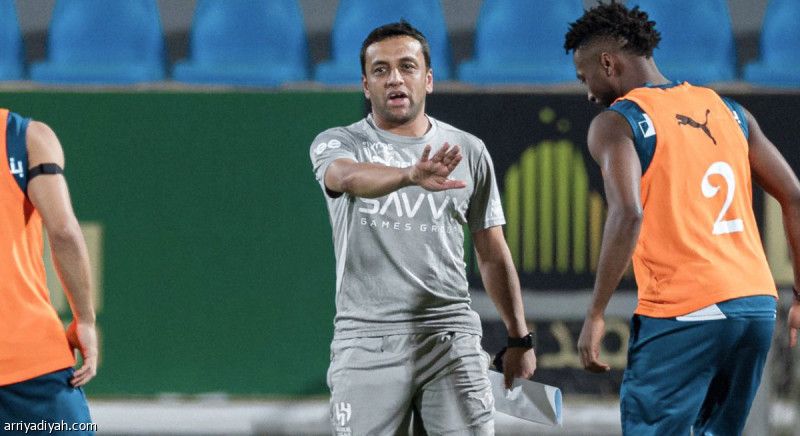 اجتماع فني يحدد ملامح الهلال أمام الرائد