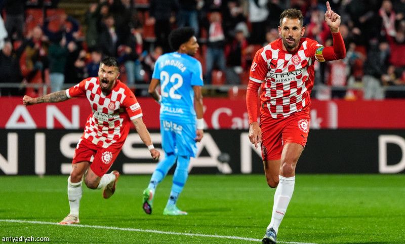 جيرونا يبتعد عن الهبوط