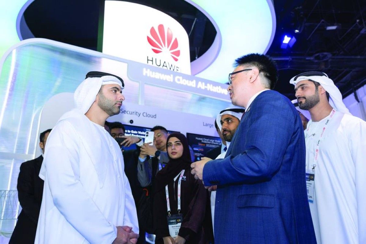 منصور بن محمد: الإمارات ملتزمة بتعزيز الأمن السيبراني