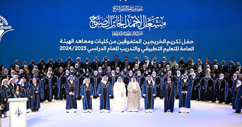 سمو الأمير يشمل برعايته وحضوره حفل تكريم متفوقي «التطبيقي»