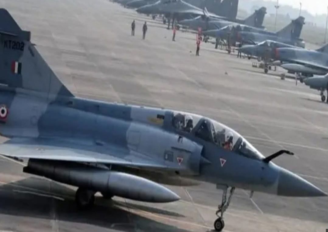 باكستان: إسقاط طائرتين هنديتين .. والرحلات الجوية تسير بشكل طبيعي في مطار كراتشي