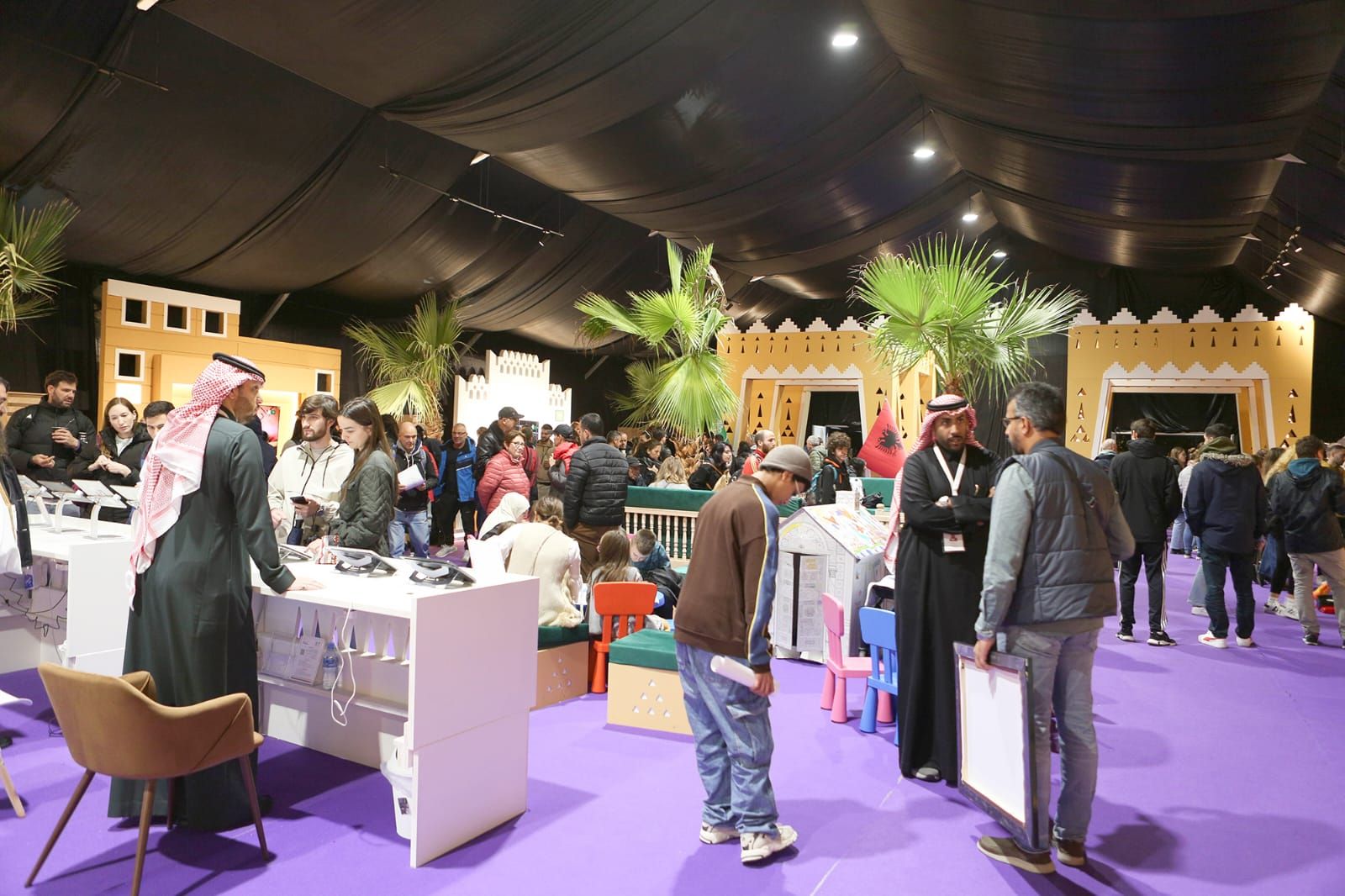 “الشؤون الإسلامية” تبهر زوار معرض “جسور” بتجربة افتراضية للحرمين الشريفين