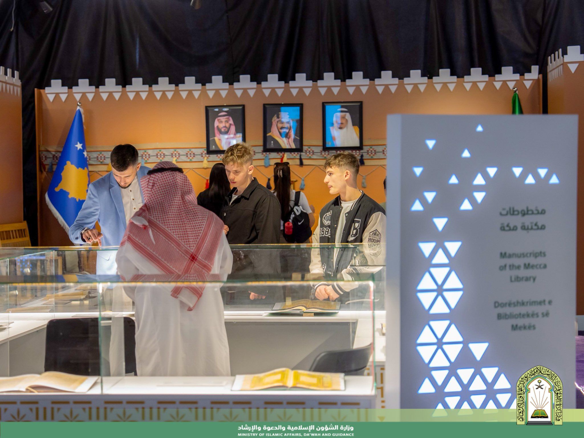 “الشؤون الإسلامية” تبهر زوار معرض “جسور” بتجربة افتراضية للحرمين الشريفين