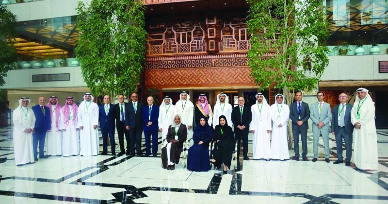 المشاركون في الاجتماع في لقطة جماعية