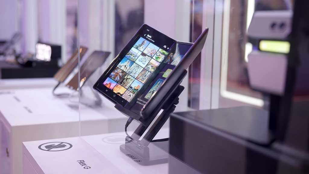 تسريبات حول هاتف سامسونج القابل للطي ثلاث مرات.. مواصفات مميزة