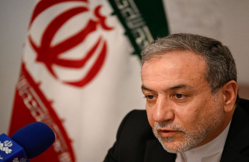 وزير الخارجية الإيراني يدين هجوم على سفارة إيران في السويد