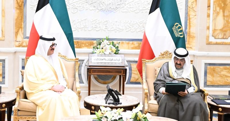 سمو الأمير يتسلم دعوة من خادم الحرمين لحضور القمة الخليجية الأميركية