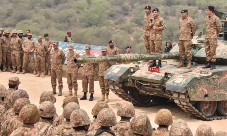 رئيس وزراء باكستان: سيذكر التاريخ كيف أسكتنا الجيش الهندي