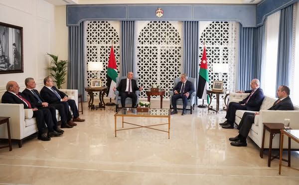 رئيس وزراء الأردن: تثبيت الفلسطينيين على أرضهم والتصدي لمحاولات تهجيرهم أولوية قصوى لنا
