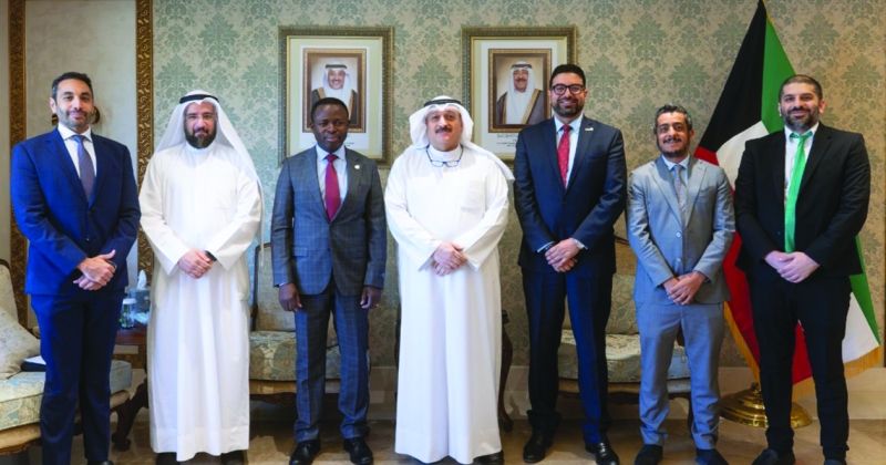 وزير الصحة خلال استقباله الوفد الزائر