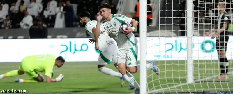 فيجا يكسر صمود دفاعات الشباب