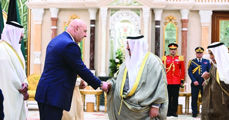 صاحب السمو يقيم مأدبة غداء على شرف الرئيس عون