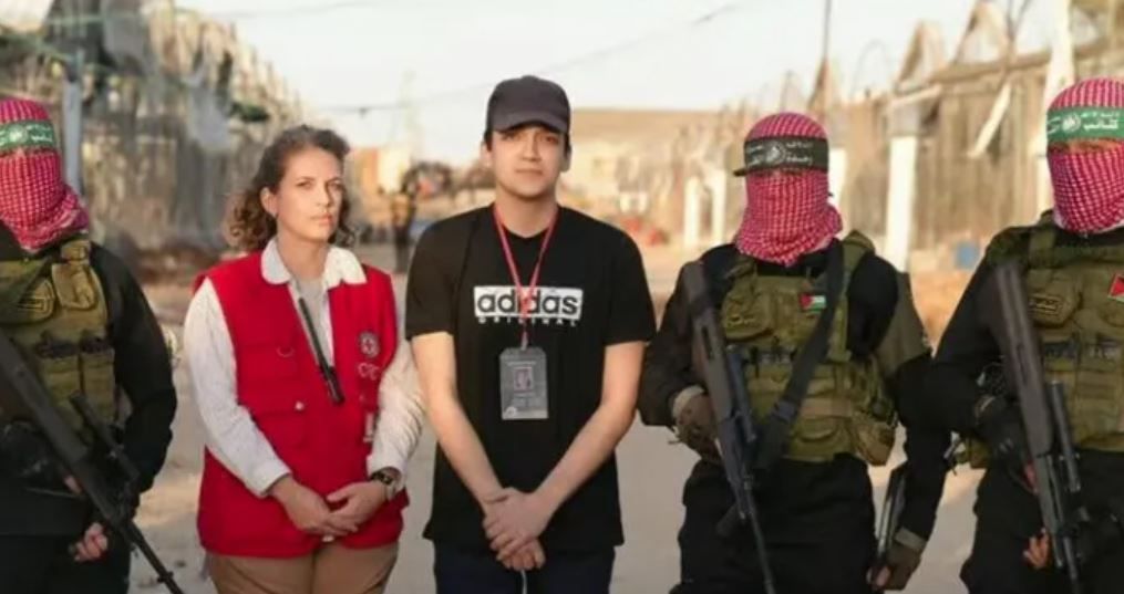 جيش الاحتلال: تسلمنا المحتجز المفرج عنه عيدان ألكسندر