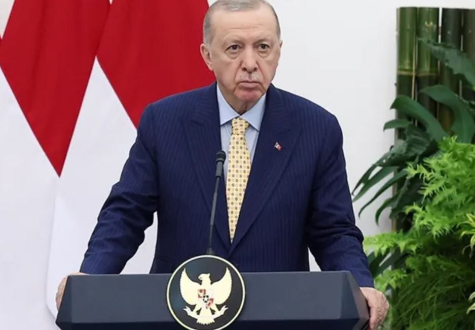 أردوغان يثني على قرار حل حزب العمال الكردستاني