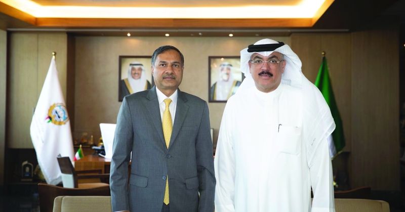 وزير التربية وسفير الهند