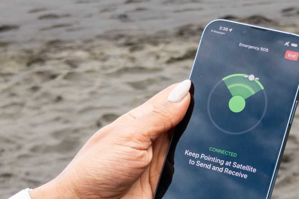 “أبل” تضيف ميزات الأقمار الصناعية للطوارئ إلى iPhone 13 مع إطلاق iOS 18.5